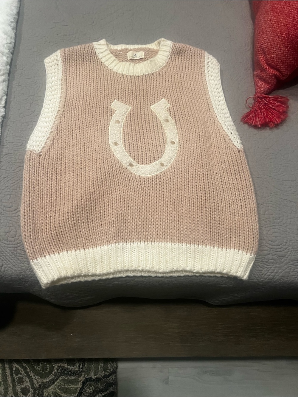 Sleeveless Knit Vest with Horseshoe Patch in Blush & Cream
